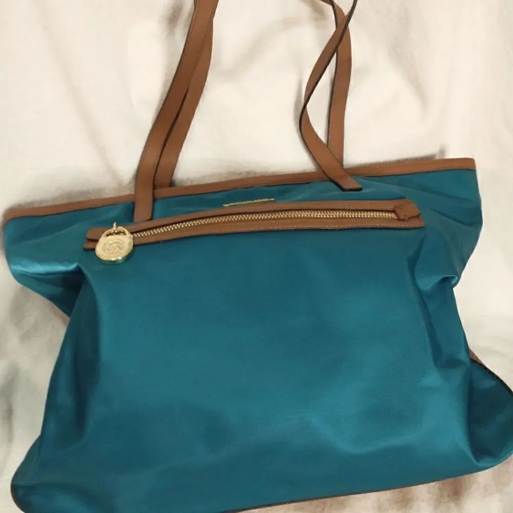 USED Michael Kors Tote - Picture 3 of 11